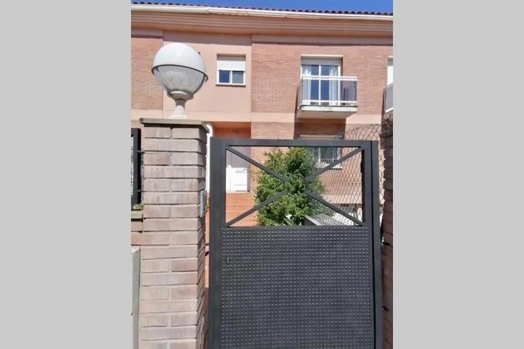 Cambrils Casa Con Jardin Y Piscina En Zona Tranquila Villa